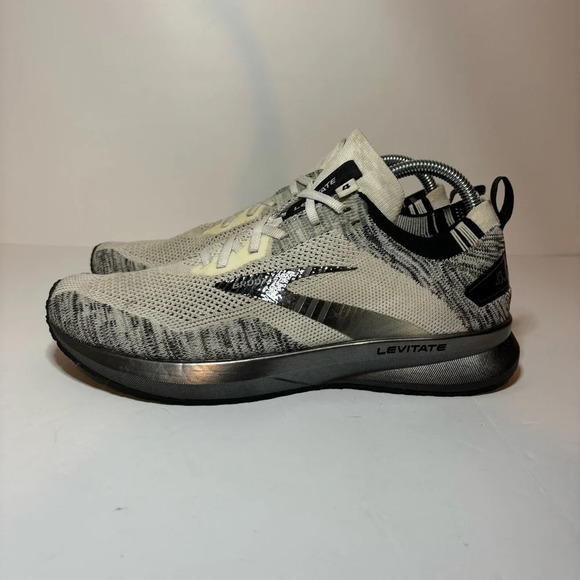 Brooks Women's Levitate 4 Running Shoes size 10 Medium(B) 1203351B121 BLK/WHT - Picture 2 of 9